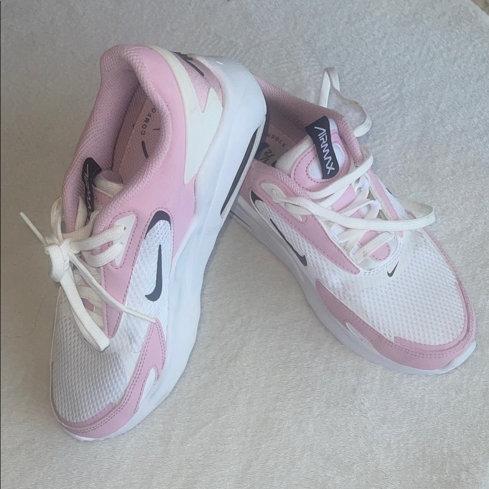 Nike Air Max White and Pink Low-Top Sneakers